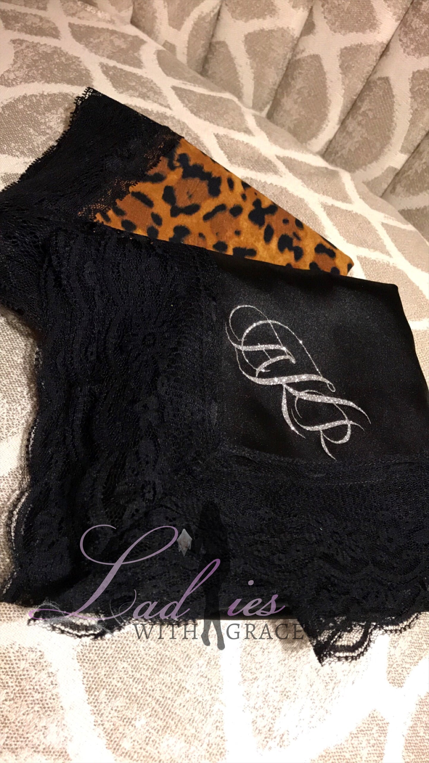 LADIES WITH GRACE LAP SCARF